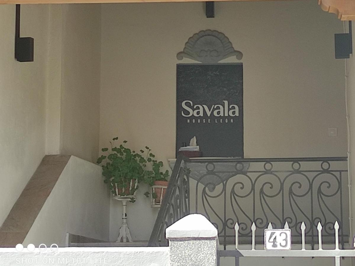 Savala House Leon Villa Buitenkant foto